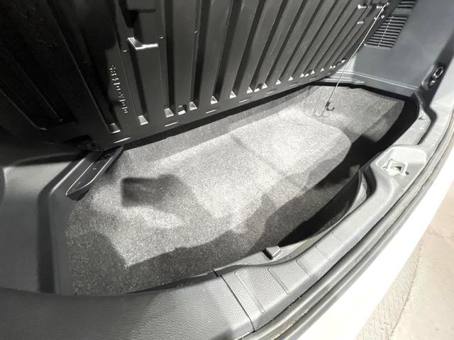 ヴォクシー Ｓ－Ｚ　両側電動ドア　バックカメラ　衝突被害軽減システム　レーダークルーズ　禁煙車　ハーフレザーシート　ドラレコ　コーナーセンサー　スマートキー　ＬＥＤヘッド　ＥＴＣ２．０　純正１７インチアルミ（47枚目）