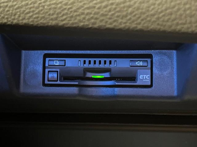 ハリアー プレミアム　純正９型ナビ　バックカメラ　ＥＴＣ　ドラレコ　禁煙車　三眼ＬＥＤヘッド　シーケンシャルウィンカー　電動リアゲート　電子パーキング　パワーシート　クリアランスソナー　衝突軽減　レーダークルーズ（5枚目）