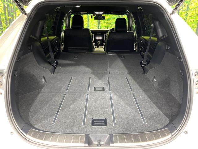 ハリアー プレミアム　純正９型ナビ　バックカメラ　ＥＴＣ　ドラレコ　禁煙車　三眼ＬＥＤヘッド　シーケンシャルウィンカー　電動リアゲート　電子パーキング　パワーシート　クリアランスソナー　衝突軽減　レーダークルーズ（10枚目）