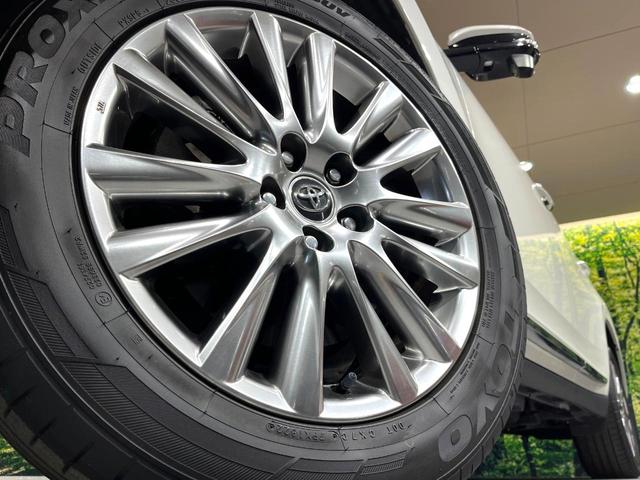 ハリアー プレミアム　純正９型ナビ　バックカメラ　ＥＴＣ　ドラレコ　禁煙車　三眼ＬＥＤヘッド　シーケンシャルウィンカー　電動リアゲート　電子パーキング　パワーシート　クリアランスソナー　衝突軽減　レーダークルーズ（13枚目）