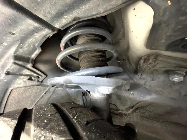 ハリアー プレミアム　純正９型ナビ　バックカメラ　ＥＴＣ　ドラレコ　禁煙車　三眼ＬＥＤヘッド　シーケンシャルウィンカー　電動リアゲート　電子パーキング　パワーシート　クリアランスソナー　衝突軽減　レーダークルーズ（21枚目）