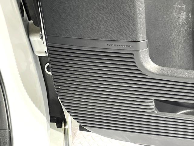 ステップワゴン ｅ：ＨＥＶスパーダ　プレミアムライン　後席モニター　純正１１．４型ナビ　全周囲カメラ　両側電動スライドドア　シートヒーター　禁煙車　スマートキー　ＬＥＤヘッドライト　アダプティブクルーズコントロール　ＥＴＣ　衝突軽減装置（53枚目）
