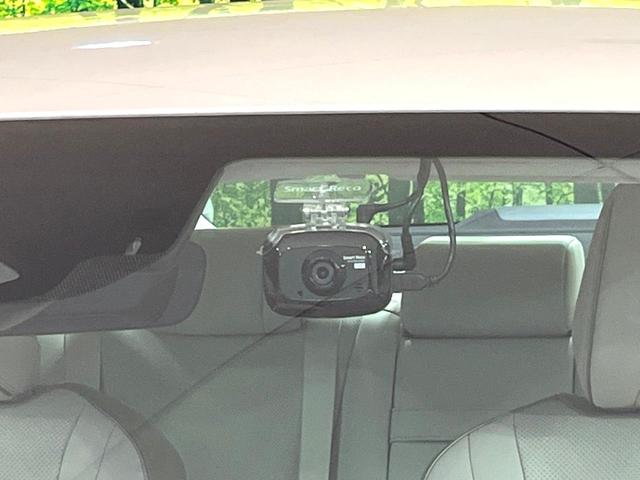 クラウンクロスオーバー Ｇレザーパッケージ　４ＷＤ　１２．３インチ純正ナビ　バックカメラ　衝突被害軽減システム　レーダークルーズ　レザーシート　前席シートエアコン　ドラレコ　スマートキー　ＬＥＤヘッド　ビルトインＥＴＣ　純正２１インチアルミ（6枚目）