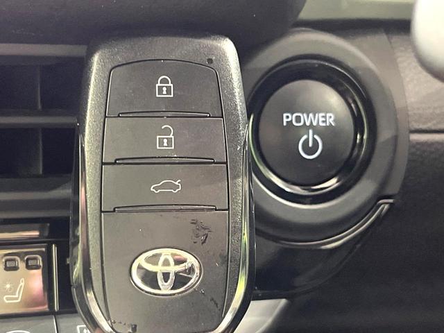 クラウンクロスオーバー Ｇレザーパッケージ　４ＷＤ　１２．３インチ純正ナビ　バックカメラ　衝突被害軽減システム　レーダークルーズ　レザーシート　前席シートエアコン　ドラレコ　スマートキー　ＬＥＤヘッド　ビルトインＥＴＣ　純正２１インチアルミ（7枚目）