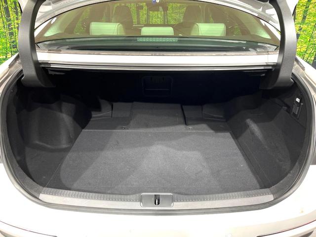 クラウンクロスオーバー Ｇレザーパッケージ　４ＷＤ　１２．３インチ純正ナビ　バックカメラ　衝突被害軽減システム　レーダークルーズ　レザーシート　前席シートエアコン　ドラレコ　スマートキー　ＬＥＤヘッド　ビルトインＥＴＣ　純正２１インチアルミ（10枚目）