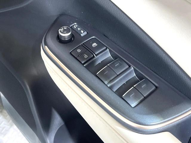 クラウンクロスオーバー Ｇレザーパッケージ　４ＷＤ　１２．３インチ純正ナビ　バックカメラ　衝突被害軽減システム　レーダークルーズ　レザーシート　前席シートエアコン　ドラレコ　スマートキー　ＬＥＤヘッド　ビルトインＥＴＣ　純正２１インチアルミ（42枚目）