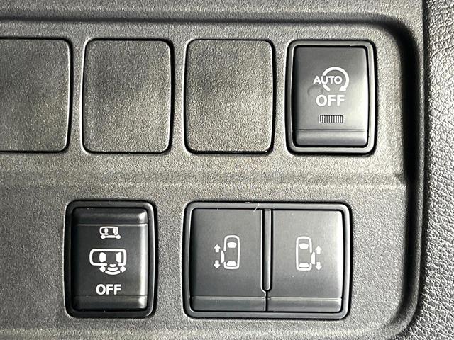 セレナ ハイウェイスターＶ　純正１０型ナビ　全周囲カメラ　ハンズフリー両側電動ドア　衝突軽減システム　禁煙車　ブラインドスポットモニター　リアオートエアコン　クルーズコントロール　ＥＴＣ　クリアランスソナー（5枚目）