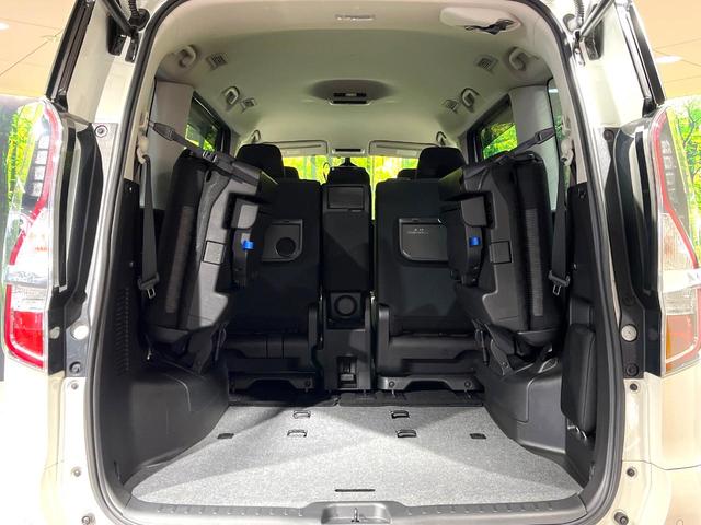 セレナ ハイウェイスターＶ　純正１０型ナビ　全周囲カメラ　ハンズフリー両側電動ドア　衝突軽減システム　禁煙車　ブラインドスポットモニター　リアオートエアコン　クルーズコントロール　ＥＴＣ　クリアランスソナー（11枚目）