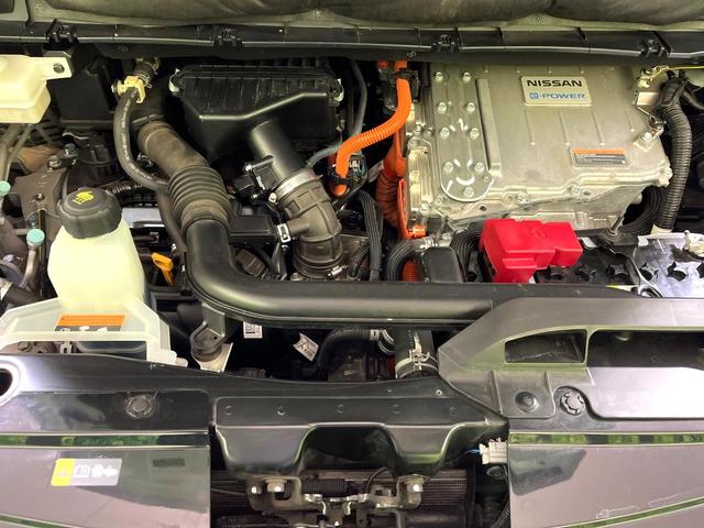 セレナ e-パワー ハイウェイスターV 寒冷地仕様 純正10型ナビ 全周囲カメラ ETC ドライブレコーダー デジタルインナーミラー ブラインドスポットモニター プロパイロット シートヒーター ステアリングヒーター 両側電動ドア 禁煙車(18枚目)