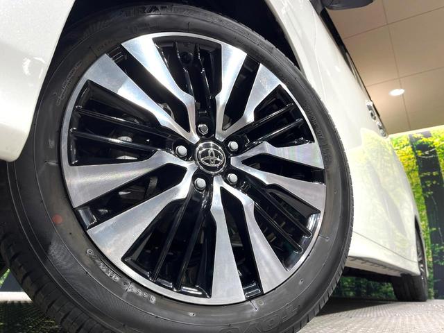 アルファード ２．５Ｓ　Ｃパッケージ　サンルーフ　後席モニター　ブラインドスポットモニター　デジタルインナーミラー　９型ナビ付ディスプレイオーディオ　フルセグＴＶ　三眼ＬＥＤヘッド　シーケンシャルウィンカー　シートエアコン　禁煙車（13枚目）