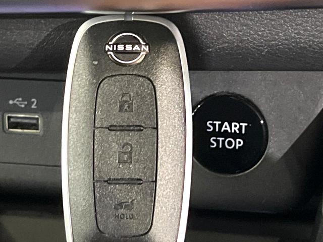 エクストレイル Ｇ　ｅ－４ＯＲＣＥ　４ＷＤ　全周囲カメラ　１００Ｖ電源　衝突被害軽減システム　禁煙車　電動リアゲート　レザーシート　全席シートヒーター　コーナーセンサー　スマートキー　ＬＥＤヘッド　ＥＴＣ２．０　純正１９インチアルミ（7枚目）