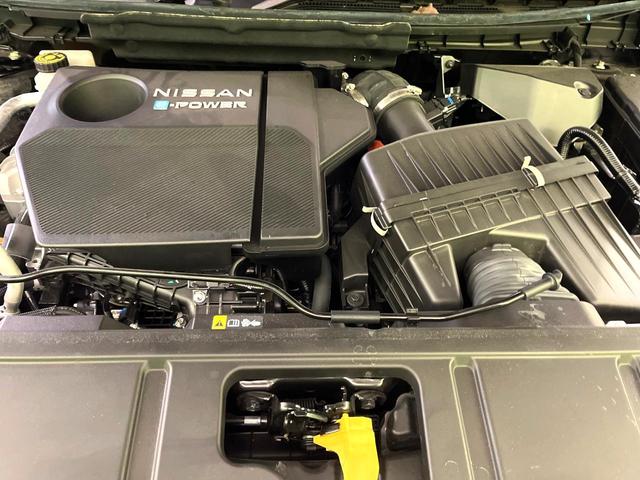 エクストレイル Ｇ　ｅ－４ＯＲＣＥ　４ＷＤ　全周囲カメラ　１００Ｖ電源　衝突被害軽減システム　禁煙車　電動リアゲート　レザーシート　全席シートヒーター　コーナーセンサー　スマートキー　ＬＥＤヘッド　ＥＴＣ２．０　純正１９インチアルミ（18枚目）