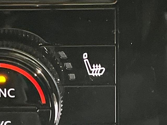 エクストレイル Ｇ　ｅ－４ＯＲＣＥ　４ＷＤ　全周囲カメラ　１００Ｖ電源　衝突被害軽減システム　禁煙車　電動リアゲート　レザーシート　全席シートヒーター　コーナーセンサー　スマートキー　ＬＥＤヘッド　ＥＴＣ２．０　純正１９インチアルミ（32枚目）