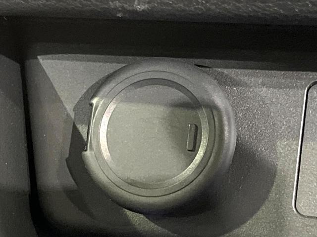 エクストレイル Ｇ　ｅ－４ＯＲＣＥ　４ＷＤ　全周囲カメラ　１００Ｖ電源　衝突被害軽減システム　禁煙車　電動リアゲート　レザーシート　全席シートヒーター　コーナーセンサー　スマートキー　ＬＥＤヘッド　ＥＴＣ２．０　純正１９インチアルミ（51枚目）