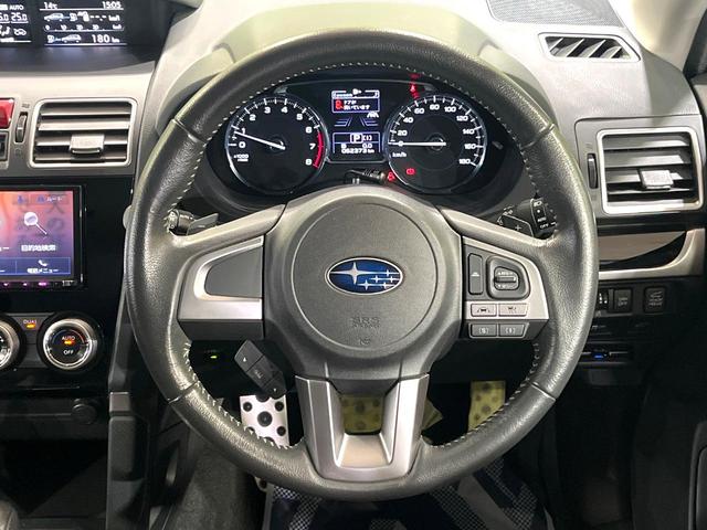 フォレスター Ｓ－リミテッド　バックカメラ　衝突被害軽減システム　禁煙車　電動リアゲート　ハーフレザーシート　ドラレコ　スマートキー　ＬＥＤヘッド　ビルトインＥＴＣ　純正１８インチアルミ　車線逸脱警報　オートライト（11枚目）