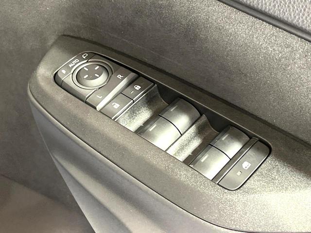 ヤリスクロス Ｘ　ＳＤナビ　バックカメラ　衝突被害軽減システム　レーダークルーズ　禁煙車　ドラレコ　コーナーセンサー　スマートキー　ＥＴＣ　オートハイビーム　車線逸脱警報　オートライト　Ｂｌｕｅｔｏｏｔｈ　フルセグ（36枚目）