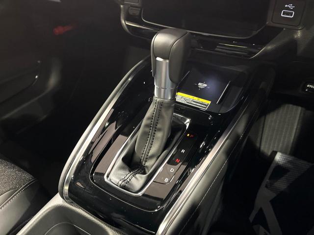 ヴェゼル ｅ：ＨＥＶ　Ｚ　全周囲カメラ　プレミアムオーディオ　メーカーナビ　ＥＴＣ２．０　ワイヤレス充電　登録済未使用車　電動リアゲート　シートヒーター　シーケンシャルウィンカー　ブラインドスポットモニター　後退出庫サポート（32枚目）