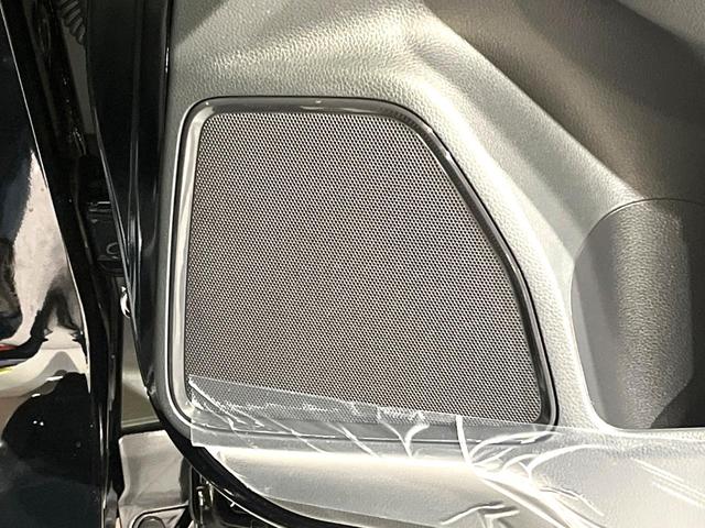 ヴェゼル ｅ：ＨＥＶ　Ｚ　全周囲カメラ　プレミアムオーディオ　メーカーナビ　ＥＴＣ２．０　ワイヤレス充電　登録済未使用車　電動リアゲート　シートヒーター　シーケンシャルウィンカー　ブラインドスポットモニター　後退出庫サポート（43枚目）