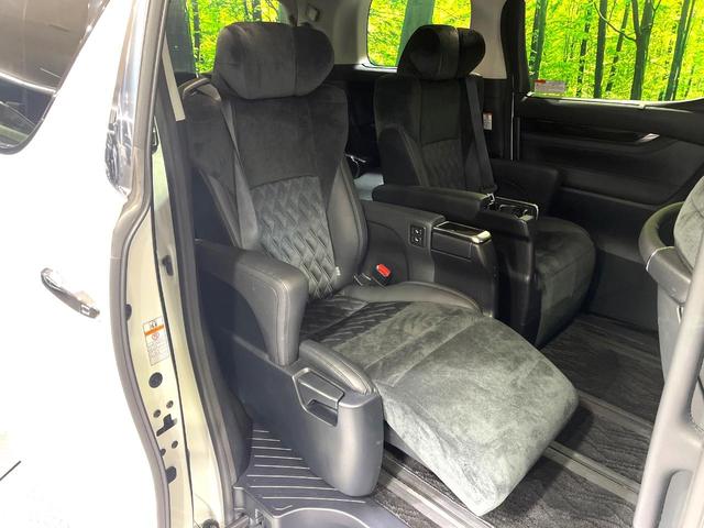 アルファード ２．５Ｓ　Ｃパッケージ　サンルーフ　純正１０型ナビ　プリクラッシュセーフティ　レーダークルーズ　両側電動ドア　禁煙車　電動リアゲート　コーナーセンサー　バックカメラ　ＥＴＣ　ドラレコ　ハンドルヒーター　後席オットマンシート（9枚目）