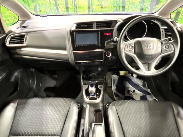 フィットハイブリッド Lパッケージ 純正SDナビ バックカメラ 衝突被害軽減システム 禁煙車 ハーフレザーシート ドライブレコーダー コーナーセンサー スマートキー LEDヘッド ビルトインETC クルーズコントロール オートライト(2枚目)