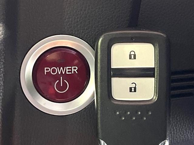 フィットハイブリッド Lパッケージ 純正SDナビ バックカメラ 衝突被害軽減システム 禁煙車 ハーフレザーシート ドライブレコーダー コーナーセンサー スマートキー LEDヘッド ビルトインETC クルーズコントロール オートライト(7枚目)