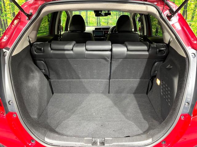 フィットハイブリッド Lパッケージ 純正SDナビ バックカメラ 衝突被害軽減システム 禁煙車 ハーフレザーシート ドライブレコーダー コーナーセンサー スマートキー LEDヘッド ビルトインETC クルーズコントロール オートライト(10枚目)