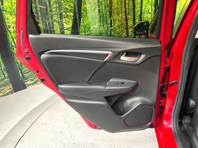 フィットハイブリッド Lパッケージ 純正SDナビ バックカメラ 衝突被害軽減システム 禁煙車 ハーフレザーシート ドライブレコーダー コーナーセンサー スマートキー LEDヘッド ビルトインETC クルーズコントロール オートライト(35枚目)