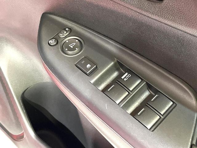 フィットハイブリッド Lパッケージ 純正SDナビ バックカメラ 衝突被害軽減システム 禁煙車 ハーフレザーシート ドライブレコーダー コーナーセンサー スマートキー LEDヘッド ビルトインETC クルーズコントロール オートライト(39枚目)