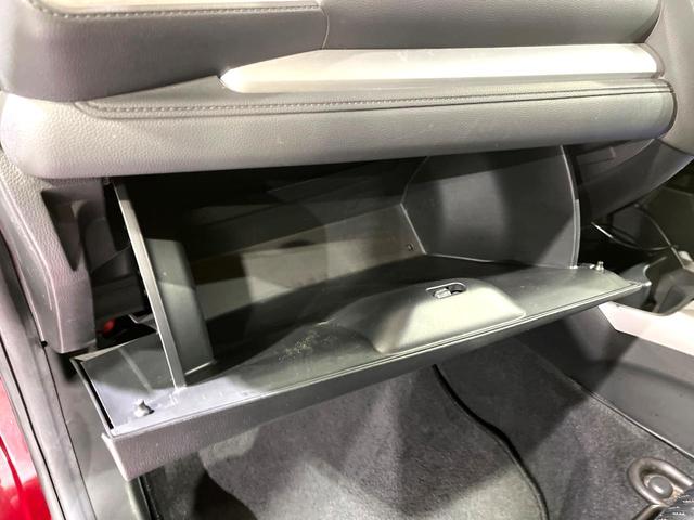 フィットハイブリッド Lパッケージ 純正SDナビ バックカメラ 衝突被害軽減システム 禁煙車 ハーフレザーシート ドライブレコーダー コーナーセンサー スマートキー LEDヘッド ビルトインETC クルーズコントロール オートライト(47枚目)