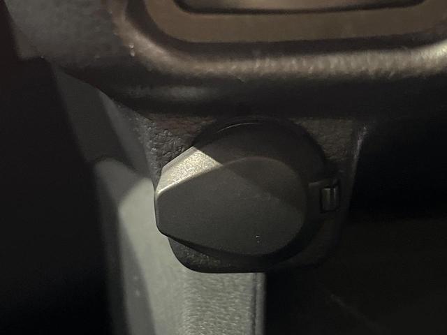 ノア ハイブリッドＳ－Ｚ　両側電動ドア　純正ＳＤナビ　後席モニター　全周囲カメラ　衝突被害軽減システム　レーダークルーズ　禁煙車　ドラレコ　コーナーセンサー　スマートキー　ＬＥＤヘッド　ビルトインＥＴＣ　純正１７インチアルミ（46枚目）