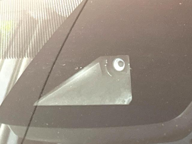 プリウスＰＨＶ Ａ　純正１１．６インチＳＤナビ　バックカメラ　衝突被害軽減システム　レーダークルーズ　コーナーセンサー　スマートキー　ＬＥＤヘッド　ビルトインＥＴＣ　純正１５インチアルミ　オートハイビーム　車線逸脱警報（4枚目）