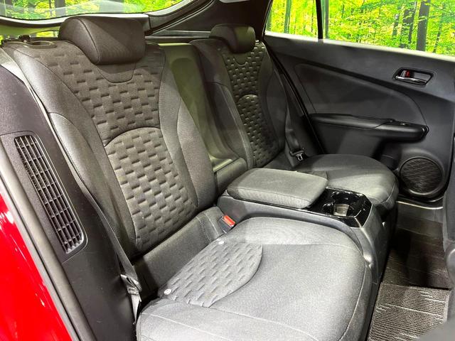 プリウスＰＨＶ Ａ　純正１１．６インチＳＤナビ　バックカメラ　衝突被害軽減システム　レーダークルーズ　コーナーセンサー　スマートキー　ＬＥＤヘッド　ビルトインＥＴＣ　純正１５インチアルミ　オートハイビーム　車線逸脱警報（9枚目）