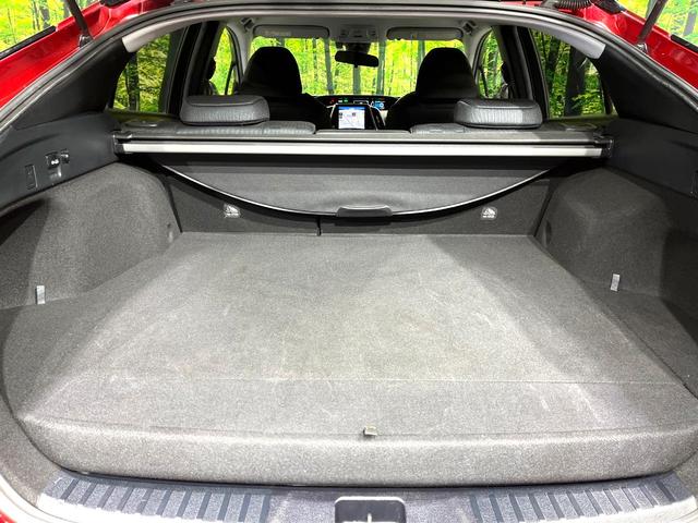 プリウスＰＨＶ Ａ　純正１１．６インチＳＤナビ　バックカメラ　衝突被害軽減システム　レーダークルーズ　コーナーセンサー　スマートキー　ＬＥＤヘッド　ビルトインＥＴＣ　純正１５インチアルミ　オートハイビーム　車線逸脱警報（10枚目）