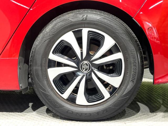 プリウスＰＨＶ Ａ　純正１１．６インチＳＤナビ　バックカメラ　衝突被害軽減システム　レーダークルーズ　コーナーセンサー　スマートキー　ＬＥＤヘッド　ビルトインＥＴＣ　純正１５インチアルミ　オートハイビーム　車線逸脱警報（24枚目）