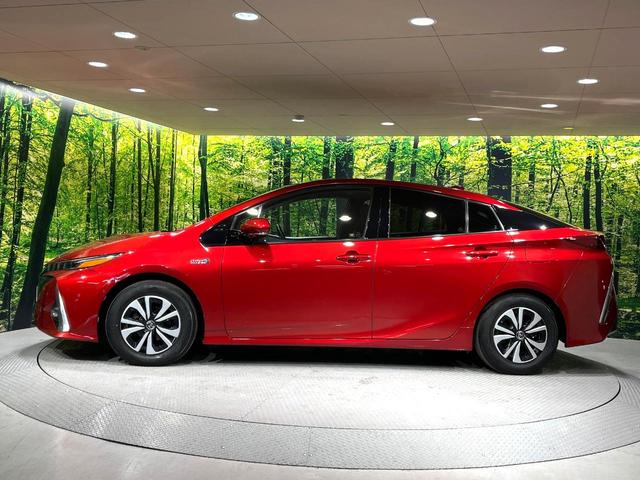 プリウスＰＨＶ Ａ　純正１１．６インチＳＤナビ　バックカメラ　衝突被害軽減システム　レーダークルーズ　コーナーセンサー　スマートキー　ＬＥＤヘッド　ビルトインＥＴＣ　純正１５インチアルミ　オートハイビーム　車線逸脱警報（30枚目）