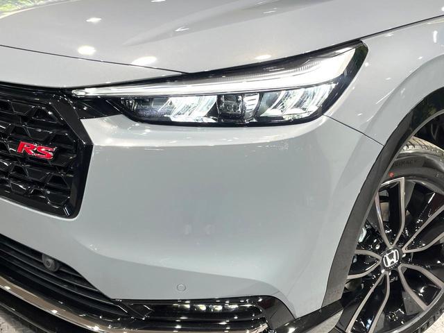 ヴェゼル e:HEV RS 登録済未使用車 全周囲カメラ 衝突被害軽減システム 電動リアゲート コーナーセンサー スマートキー LEDヘッド ETC2.0 純正18インチアルミ オートハイビーム オートライト オートエアコン(12枚目)