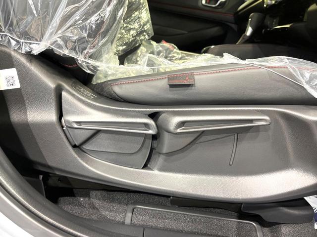 ヴェゼル e:HEV RS 登録済未使用車 全周囲カメラ 衝突被害軽減システム 電動リアゲート コーナーセンサー スマートキー LEDヘッド ETC2.0 純正18インチアルミ オートハイビーム オートライト オートエアコン(44枚目)