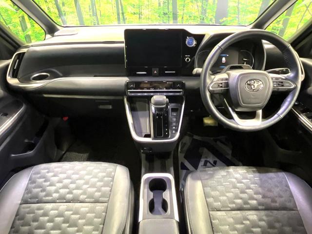 ヴォクシー ハイブリッドＳ－Ｚ　快適利便ＰＫＧ　１４型後席モニター　１０．５型ナビ　ブラインドスポットモニター　三眼ＬＥＤヘッドライト　電動リアゲート　前中列シートヒーター　後席オットマン　禁煙車　両側電動ドア　ＡＣ１００Ｖ（2枚目）