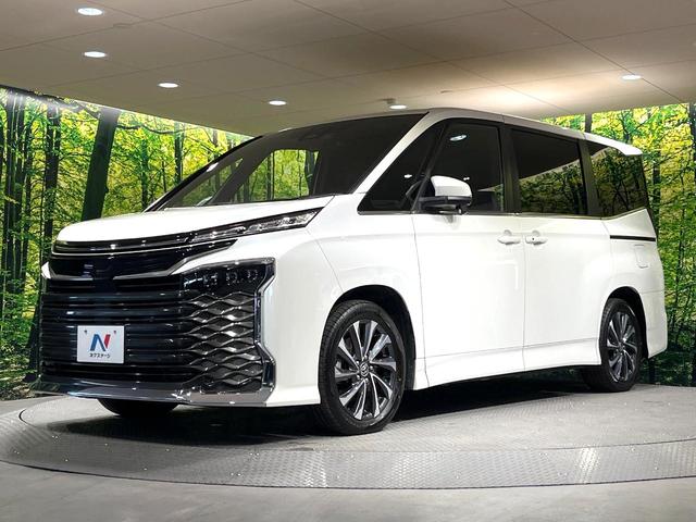 ヴォクシー ハイブリッドＳ－Ｚ　快適利便ＰＫＧ　１４型後席モニター　１０．５型ナビ　ブラインドスポットモニター　三眼ＬＥＤヘッドライト　電動リアゲート　前中列シートヒーター　後席オットマン　禁煙車　両側電動ドア　ＡＣ１００Ｖ（24枚目）