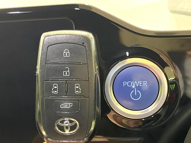 ヴォクシー ハイブリッドＳ－Ｚ　快適利便ＰＫＧ　１４型後席モニター　１０．５型ナビ　ブラインドスポットモニター　三眼ＬＥＤヘッドライト　電動リアゲート　前中列シートヒーター　後席オットマン　禁煙車　両側電動ドア　ＡＣ１００Ｖ（26枚目）