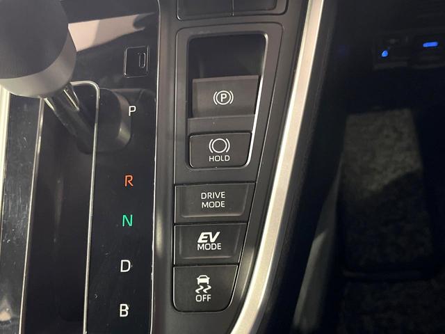 ヴォクシー ハイブリッドＳ－Ｚ　快適利便ＰＫＧ　１４型後席モニター　１０．５型ナビ　ブラインドスポットモニター　三眼ＬＥＤヘッドライト　電動リアゲート　前中列シートヒーター　後席オットマン　禁煙車　両側電動ドア　ＡＣ１００Ｖ（28枚目）