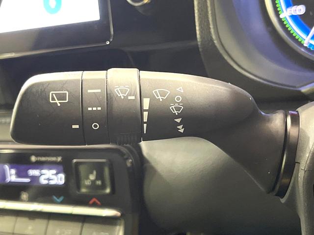 ヴォクシー ハイブリッドＳ－Ｚ　快適利便ＰＫＧ　１４型後席モニター　１０．５型ナビ　ブラインドスポットモニター　三眼ＬＥＤヘッドライト　電動リアゲート　前中列シートヒーター　後席オットマン　禁煙車　両側電動ドア　ＡＣ１００Ｖ（32枚目）