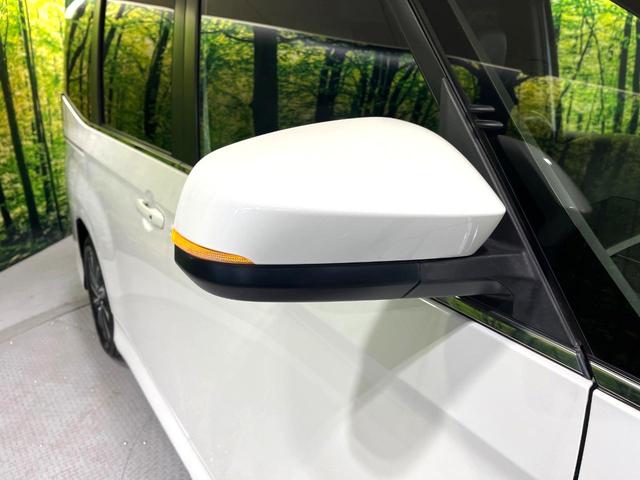 ヴォクシー ハイブリッドＳ－Ｚ　快適利便ＰＫＧ　１４型後席モニター　１０．５型ナビ　ブラインドスポットモニター　三眼ＬＥＤヘッドライト　電動リアゲート　前中列シートヒーター　後席オットマン　禁煙車　両側電動ドア　ＡＣ１００Ｖ（36枚目）