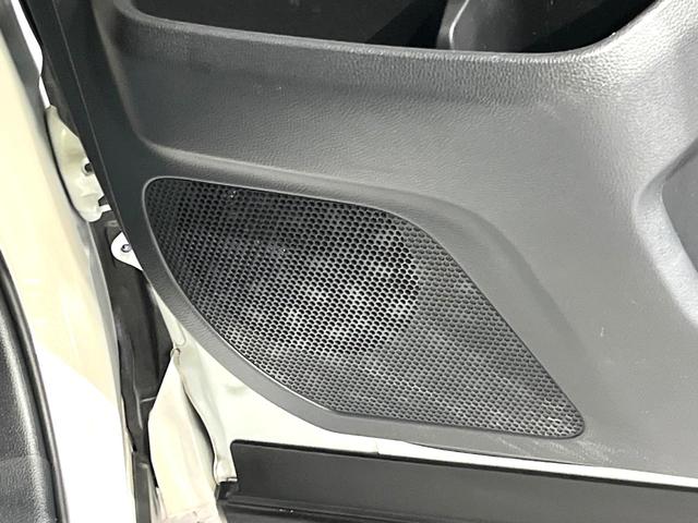 ヴォクシー ハイブリッドＳ－Ｚ　快適利便ＰＫＧ　１４型後席モニター　１０．５型ナビ　ブラインドスポットモニター　三眼ＬＥＤヘッドライト　電動リアゲート　前中列シートヒーター　後席オットマン　禁煙車　両側電動ドア　ＡＣ１００Ｖ（54枚目）