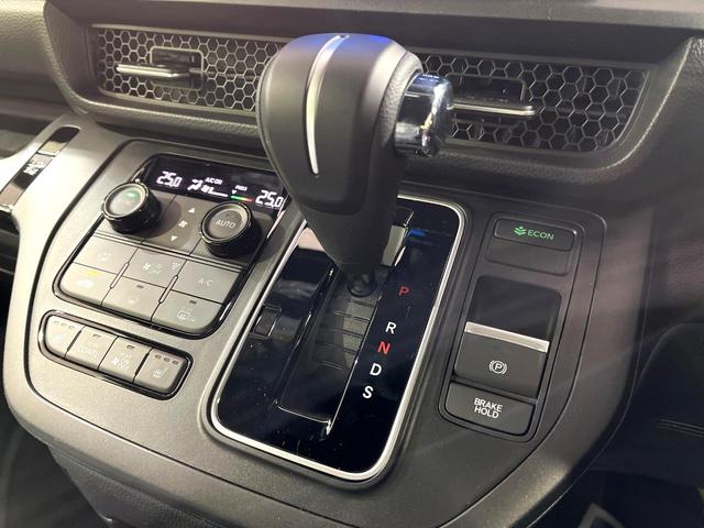 ステップワゴン スパーダ　登録済未使用車　純正１１．４型ナビ　両側電動ドア　電動リアゲート　バックカメラ　衝突軽減システム　ブラインドスポットモニター　レーダークルーズ　コーナーセンサー　ＬＥＤヘッド　純正１６インチアルミ（28枚目）