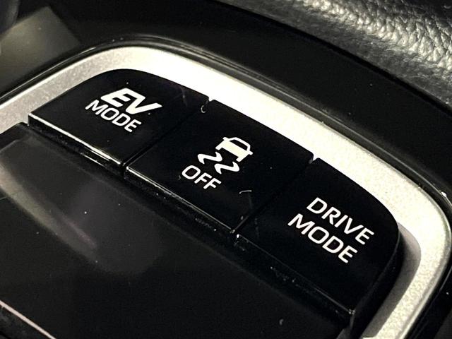 カローラクロス ハイブリッド　Ｚ　純正１０．５インチディスプレイオーディオ　ガラスルーフ　全周囲カメラ　衝突被害軽減システム　レーダークルーズ　禁煙車　電動リアゲート　パワーシート　スマートキー　ＥＴＣ２．０　純正１８インチアルミ（34枚目）