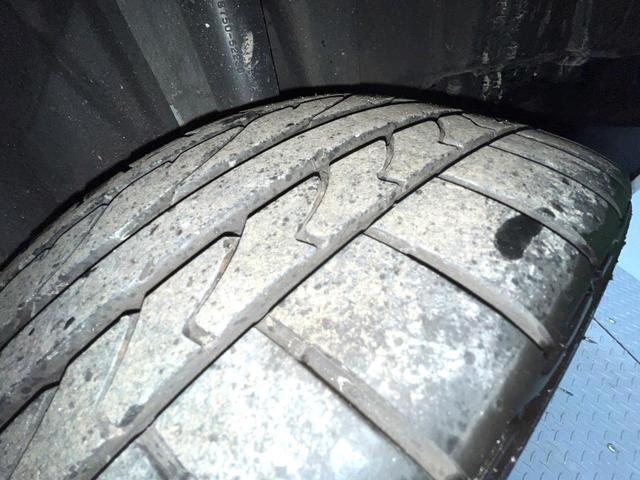 アクア ＧＲスポーツ　１０．５型ナビ　全周囲カメラ　１００Ｖ電源　衝突軽減システム　レーダークルーズ　禁煙車　ミラレコ　シートヒーター　コーナーセンサー　スマートキー　ＬＥＤヘッド　ＥＴＣ　純正１７インチアルミ（40枚目）