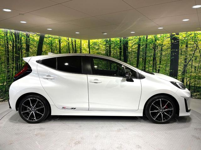 アクア ＧＲスポーツ　１０．５型ナビ　全周囲カメラ　１００Ｖ電源　衝突軽減システム　レーダークルーズ　禁煙車　ミラレコ　シートヒーター　コーナーセンサー　スマートキー　ＬＥＤヘッド　ＥＴＣ　純正１７インチアルミ（43枚目）