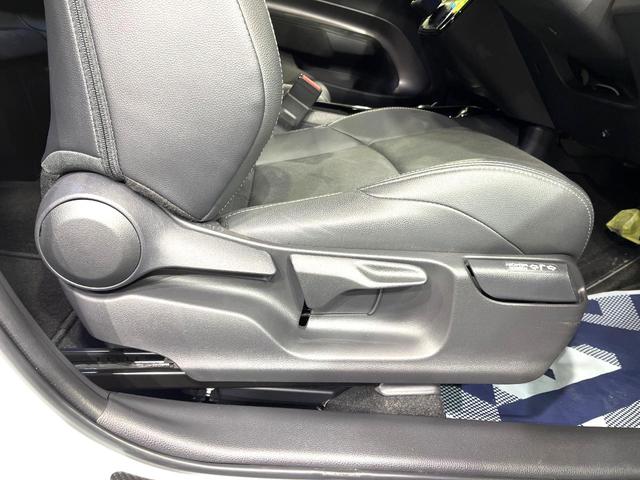 アクア ＧＲスポーツ　１０．５型ナビ　全周囲カメラ　１００Ｖ電源　衝突軽減システム　レーダークルーズ　禁煙車　ミラレコ　シートヒーター　コーナーセンサー　スマートキー　ＬＥＤヘッド　ＥＴＣ　純正１７インチアルミ（45枚目）