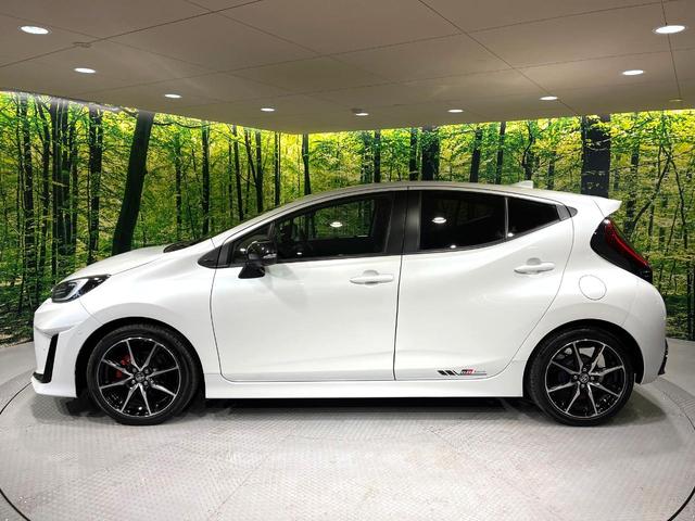 アクア ＧＲスポーツ　１０．５型ナビ　全周囲カメラ　１００Ｖ電源　衝突軽減システム　レーダークルーズ　禁煙車　ミラレコ　シートヒーター　コーナーセンサー　スマートキー　ＬＥＤヘッド　ＥＴＣ　純正１７インチアルミ（57枚目）